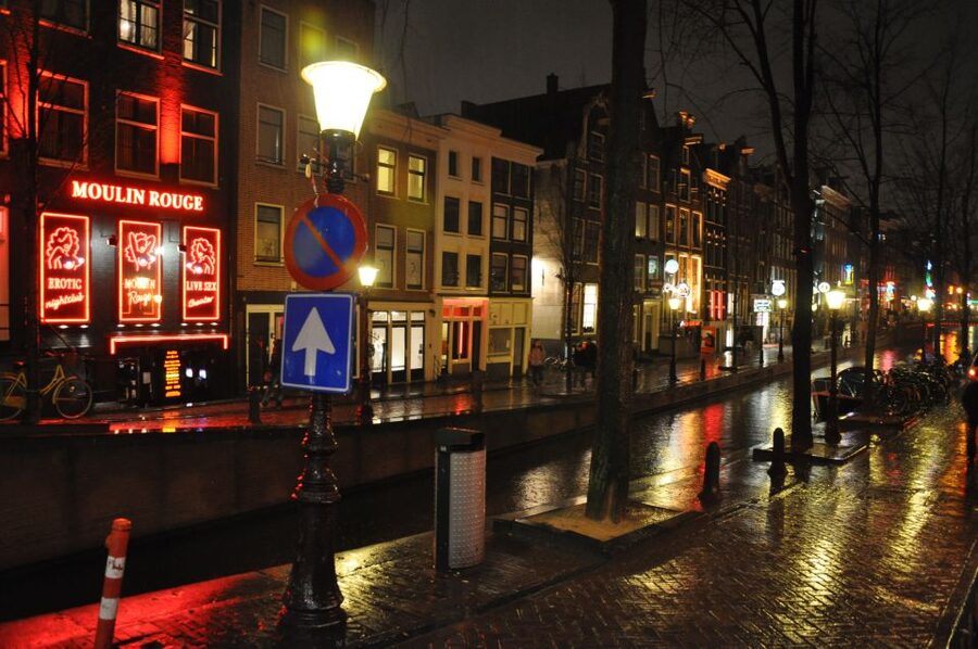 Amsterdam: Sex, Drugs, and Freedom Walking Tour - What It Feels Like to Walk It: Pace, Questions, and Group Flow
