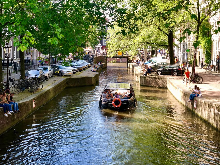 Amsterdam Small Group Canal Cruise inc Snacks/Drinks Winter - Value check: $71 for 2 hours with unlimited drinks and Dutch snacks