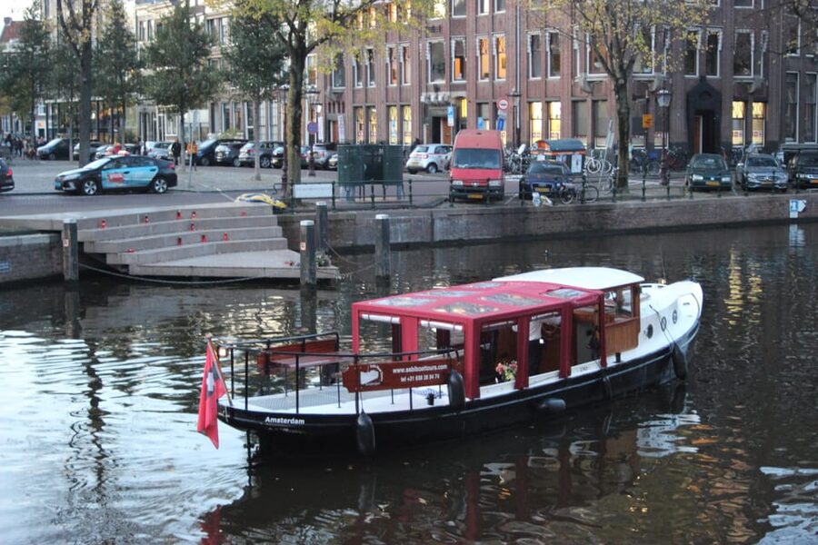 Amsterdam: Small-Group Canal Cruise incl. Drinks and Snacks - Getting on board at Keizersgracht 196 (and how not to miss it)
