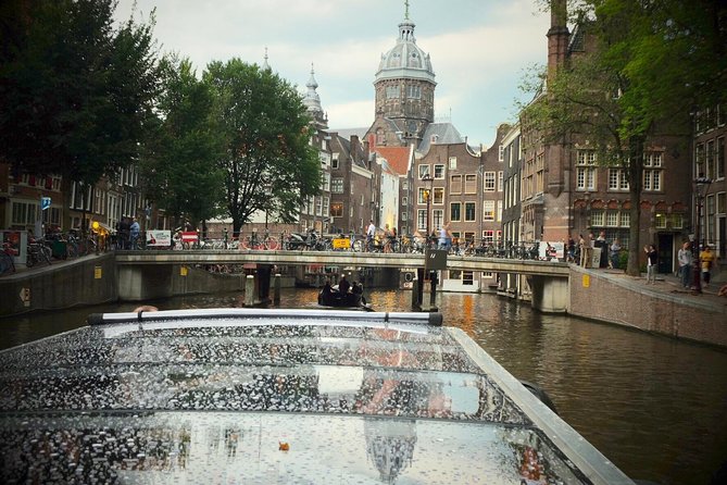 Amsterdam Small-Group Canal Cruise Including Snacks and Drinks - Food and drinks on board: what you will actually taste and why it matters