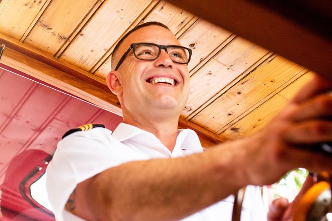 Amsterdam Small-Group Canal Cruise With Dutch Snacks and Drink - Dutch Snacks and Drinks Included, With Hot Bites Mid-Cruise