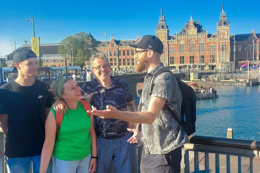 Amsterdam: Small-group Guided Walking Tour (French/English) - The “hidden Amsterdam” stops you’ll be glad you didn’t skip