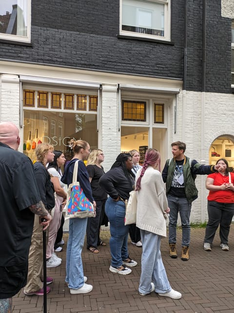 Amsterdam: small group tour: History, humor & hidden gems - Binnenstad and Spui Square: where daily life meets older structure