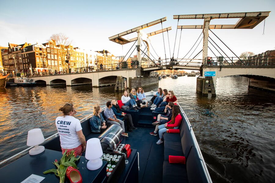 Amsterdam Small-Group Walking Tour with Canal Cruise - Price and value: what $40 gets you in real time