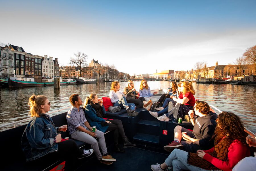 Amsterdam Small-Group Walking Tour with Canal Cruise - A break in the Centrum area before your canal cruise
