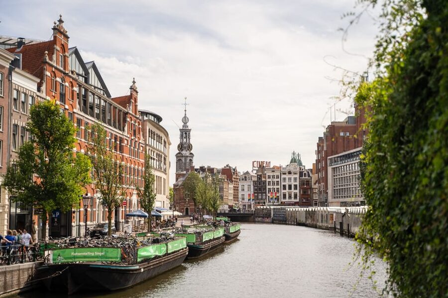 Amsterdam Small-Group Walking Tour with Canal Cruise - The canal cruise: audio option in 17 languages or open boat with bar