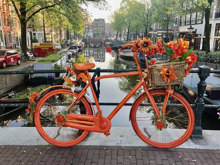 Amsterdam: Small Group Walking Tour with Fun Guide - Walking past the Anne Frank house area without rushing it