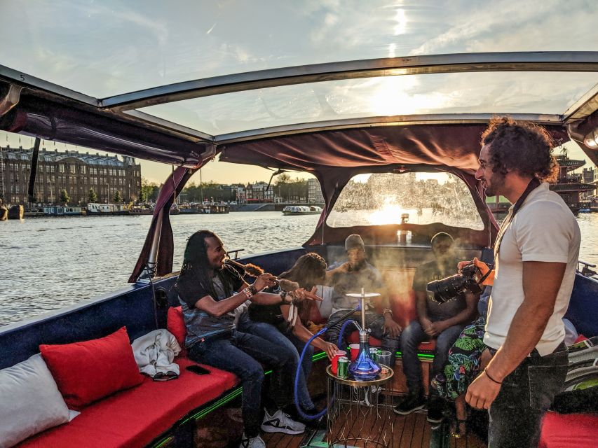 Amsterdam: Smoke and Lounge City Boat Cruise - The High Light Tour: when winter lights turn the canals into a gallery