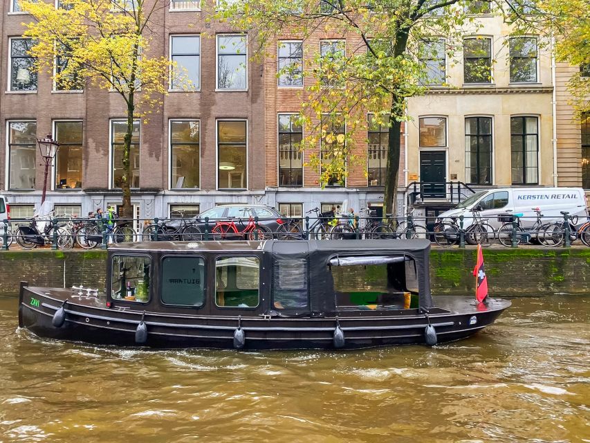 Amsterdam: Smoke and Lounge City Boat Cruise - Crew and captain: why this cruise feels safe and fun