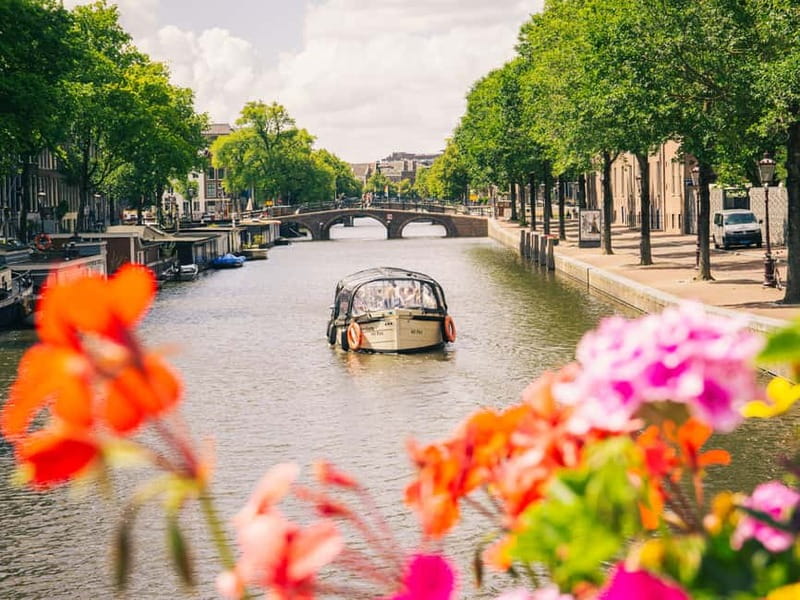 Amsterdam: Spanish Guided Open Boat Cruise with Bar Onboard - Who should book this, and who should skip it