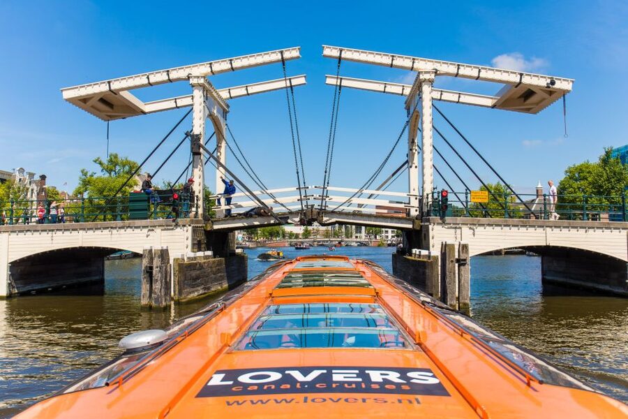 Amsterdam: Stedelijk Museum and 1-Hour Canal Cruise - Skip-the-line at the Stedelijk: why it can save your day