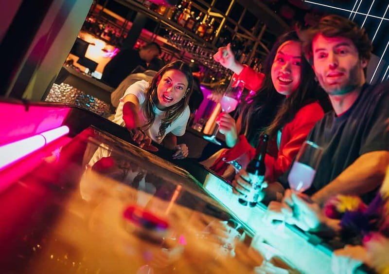 Amsterdam: The All Out - No.1 Activity Bar - The 1 hour flow at The All Out: choose your game and stick to it