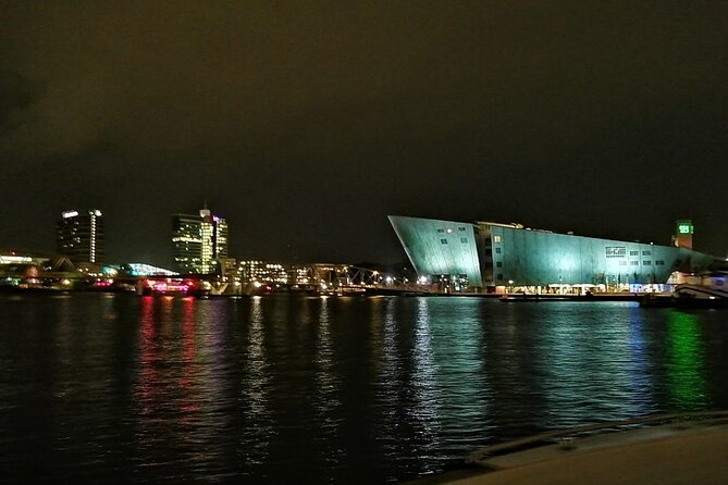 Amsterdam The Bulldog Boat Smoke Friendly Cruise + 2 drinks - Group Size: Why 20 People Matters on a Boat