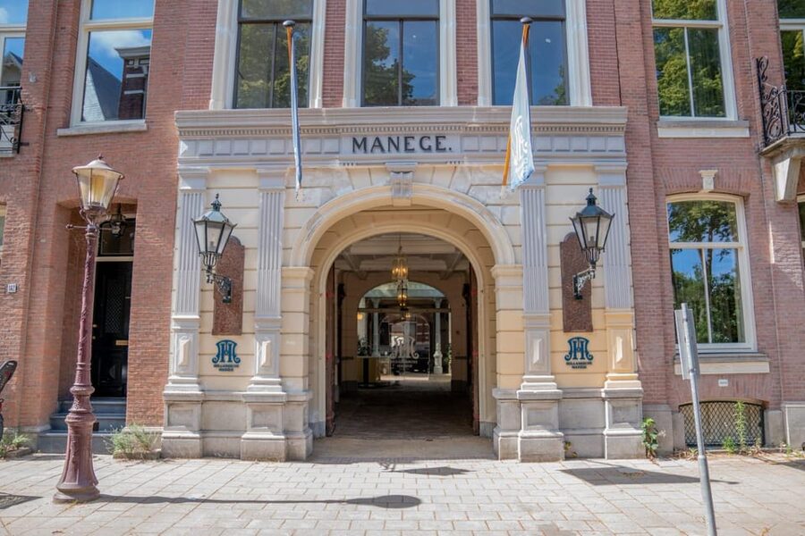 Amsterdam: The 'Hollandsche Manege' Stables Entry Ticket - Architecture and atmosphere: the venue itself is part of the lesson