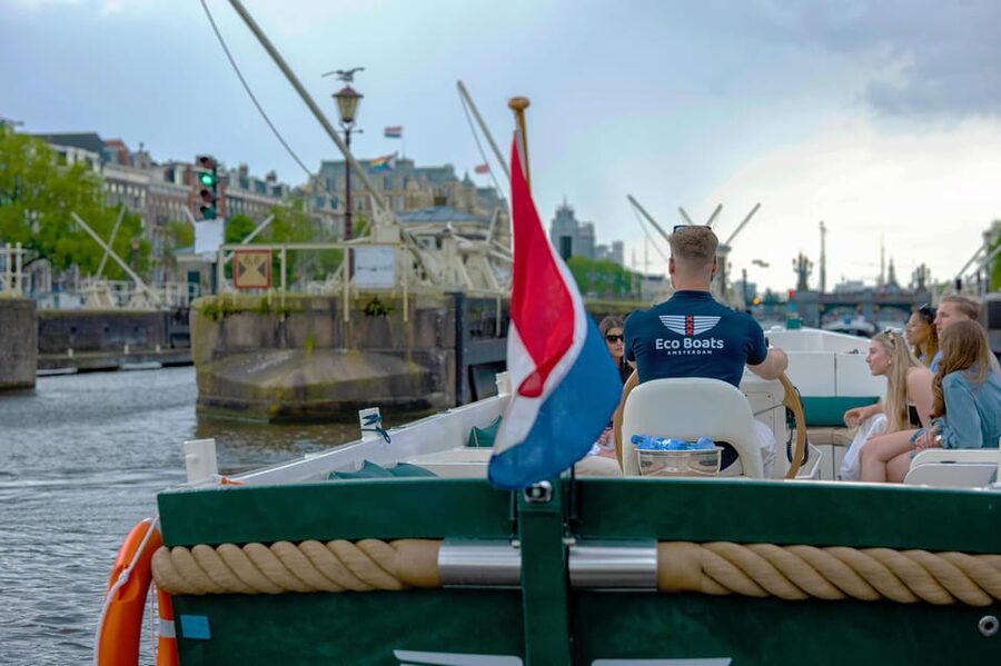 Amsterdam: The Newest Canal Cruise with Drink Option - Who This Cruise Is Best For, and Who Might Skip It