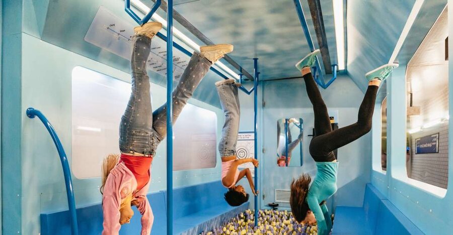 Amsterdam: The Upside Down Experience Entrance Ticket - Friday and Saturday: cocktail combo with live DJs