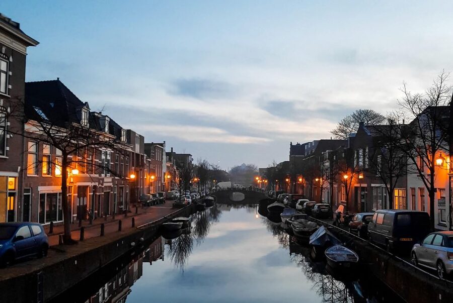 Amsterdam to Haarlem: Private Day-Trip Experience - Climbing Molen de Adriaan for windmill views and skyline scale