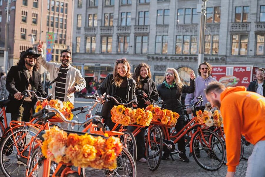 Amsterdam: Top Highlights Guided Bike Tour - From the Red Light District to Leidse Square food: Amsterdam’s contrasts in one ride