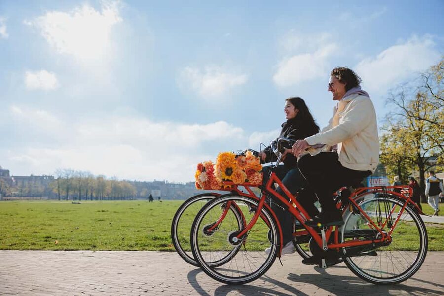 Amsterdam: Top Highlights Guided Bike Tour - Grachtengordel canal belt UNESCO views: seeing 17th-century Amsterdam while riding
