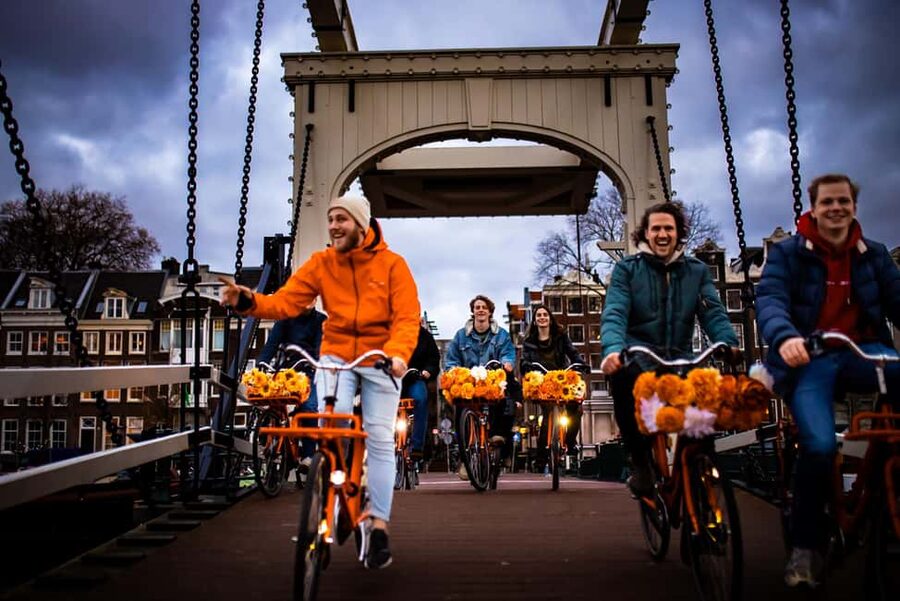 Amsterdam: Top Highlights Guided Bike Tour - De Negen Straatjes and the Flower Market pass-by: shopping streets without a full detour