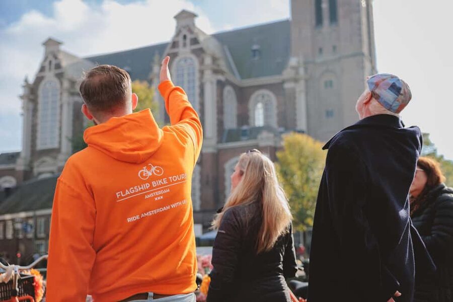 Amsterdam: Top Highlights Guided Bike Tour - Bikes and safety: the practical comfort of 3 speeds and handbrakes