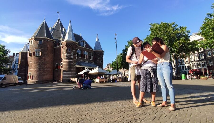 Amsterdam: Treasure Hunt Walking Tour "A Secret Sender" - Nieuwmarkt Square: your first navigation and puzzle warm-up