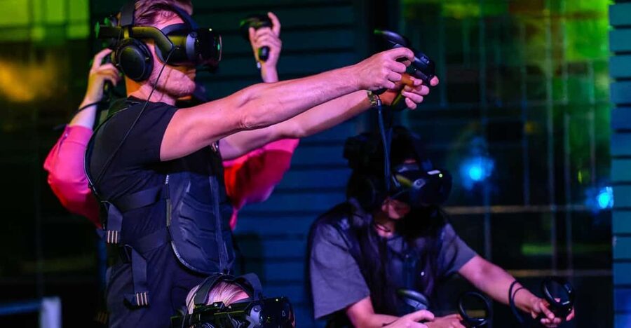 Amsterdam: Ultimate VR Experience: 60 minutes - Zombie Shooter and the Real Flow of Your 60 Minutes