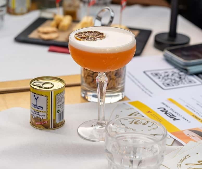 Amsterdam: Unlimited Cocktails Cruise on the Canals - Drinks and Snacks: Unlimited Cocktails Without the Fancy-Night Stress