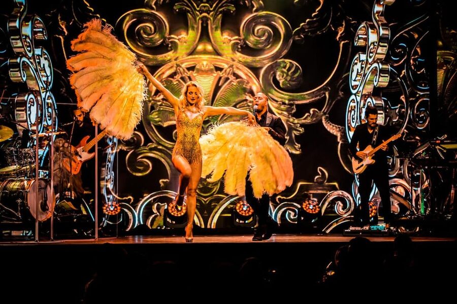 Amsterdam: VEGAS Dinner Show with 3-Course Sharing Menu - My honest call: should you book this Amsterdam dinner show?