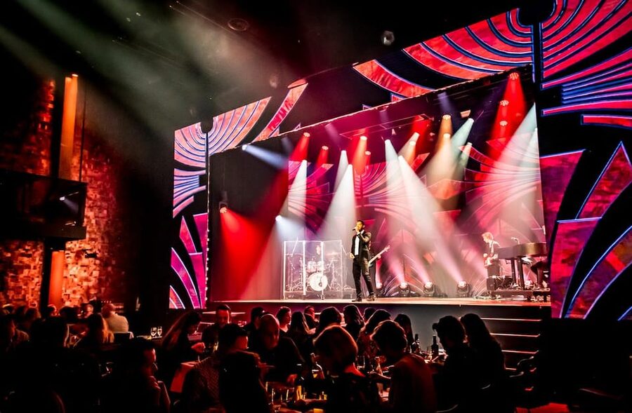 Amsterdam: VEGAS Dinner Show with 3-Course Sharing Menu - Where this fits best: who should book VEGAS dinner show in Amsterdam