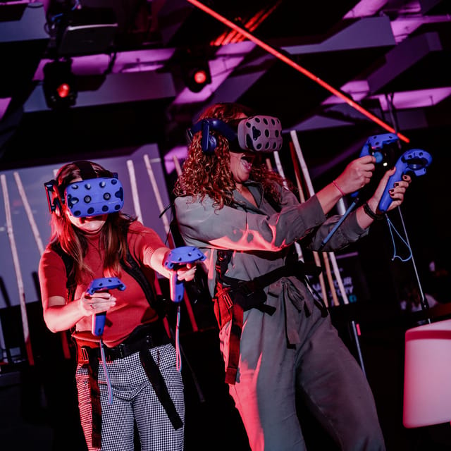 Amsterdam: VR Game Park Free-Roaming Experience - Staff friendliness and English/Dutch coaching you can rely on