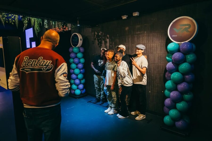 Amsterdam: VR Starter Pack with 6 Tokens - Choosing games: shooting, VR escape room, and racing
