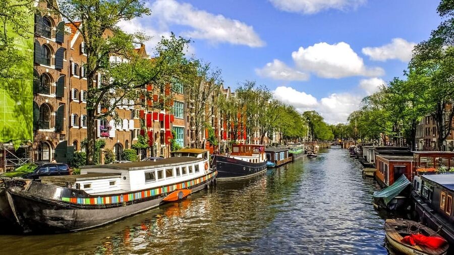 Amsterdam Walking Tour with a Local - Languages and what that means for your experience