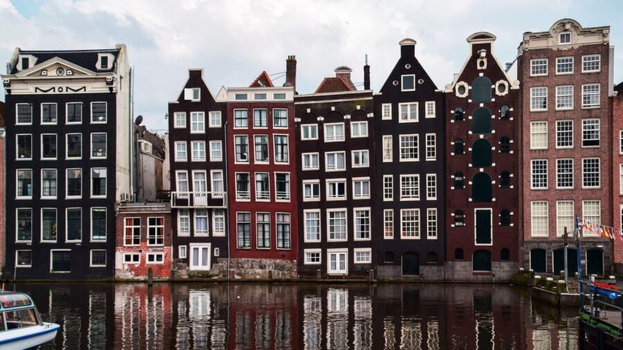 Amsterdam Walking Tour with a Local - What kind of traveler should book this?