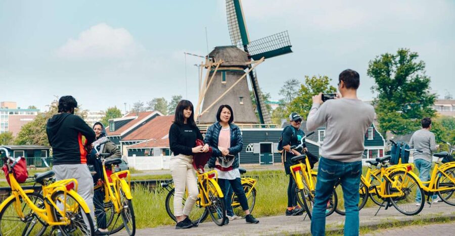 Amsterdam: Waterland District Countryside Villages Bike Tour - The 30-minute break at Hotel-Cafe De Zwaan: plan your food budget