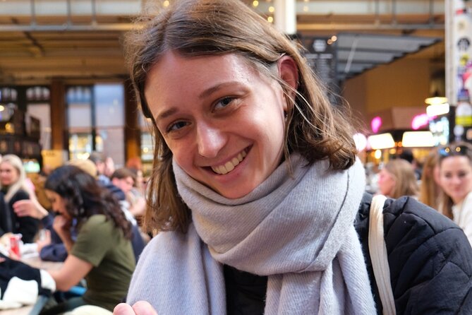 Amsterdam-West Food Tour with local guide - Stop 4 in Oud-West at Mr. Blou I Love You: crisp falafel energy