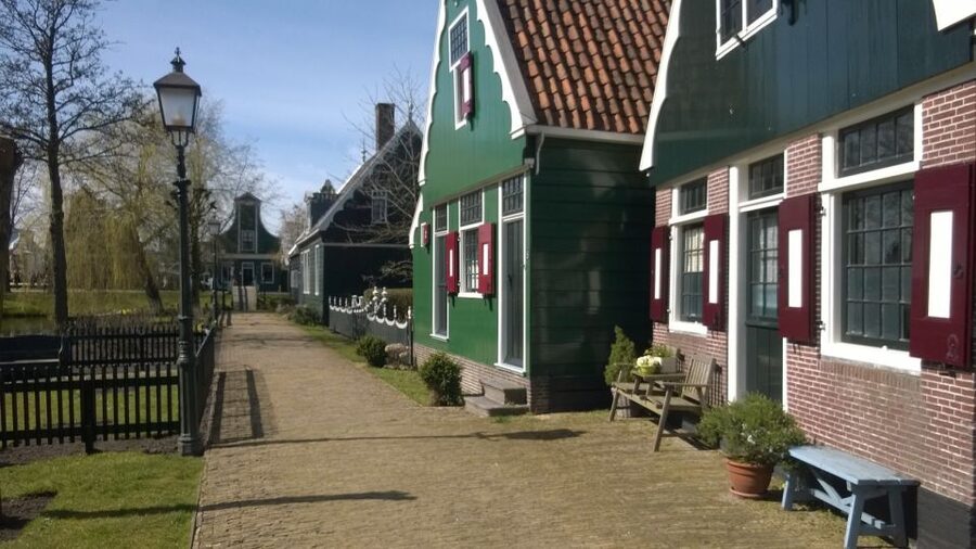 Amsterdam: Zaanse Schans 3-Hour Small Group Tour - Inside a working windmill: the part you will remember