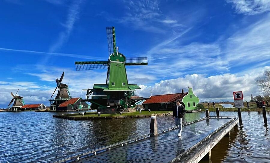 Amsterdam: Zaanse Schans and Giethoorn Day Trip with Cruise - Zaanse Schans Windmills and the Wooden-Shoe Experience