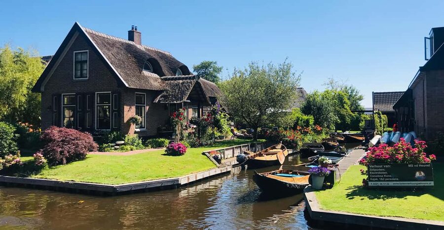 Amsterdam: Zaanse Schans and Giethoorn Day Trip with Cruise - Gouda Factory Stop: Tasting Cheese After You See How It Gets Made