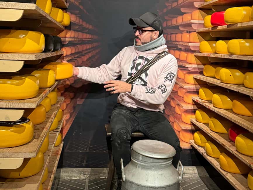 Amsterdam: Zaanse Schans and Giethoorn Guided Combo Tour - Clogs and cheese factories: tastings that make the day memorable