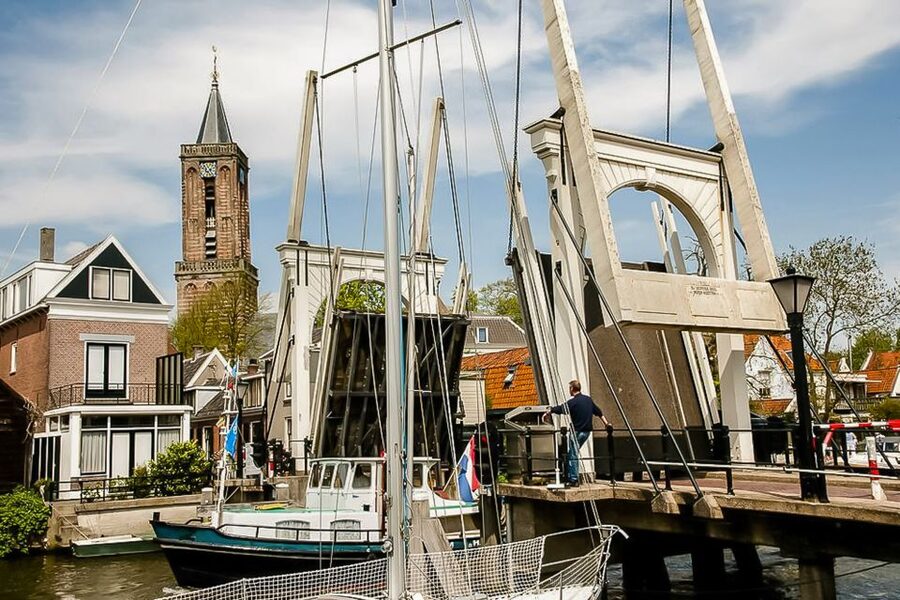 Amsterdam: Zaanse Schans, Edam, Volendam & Marken Bus Tour - The rhythm of the day: transfers, regrouping, and short walks