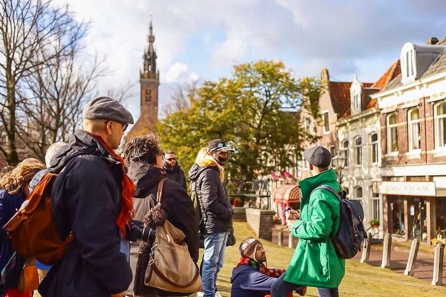 Amsterdam: Zaanse Schans, Edam, Volendam & Marken Bus Tour - Edam: cheese tasting plus the craft side of Dutch life