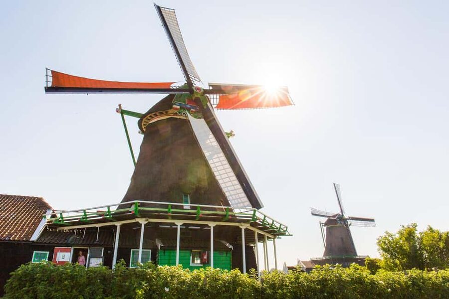 Amsterdam: Zaanse Schans, Marken, Volendam, & Edam Day Tour - Zaanse Schans Windmills: Best Use of Your Camera Time