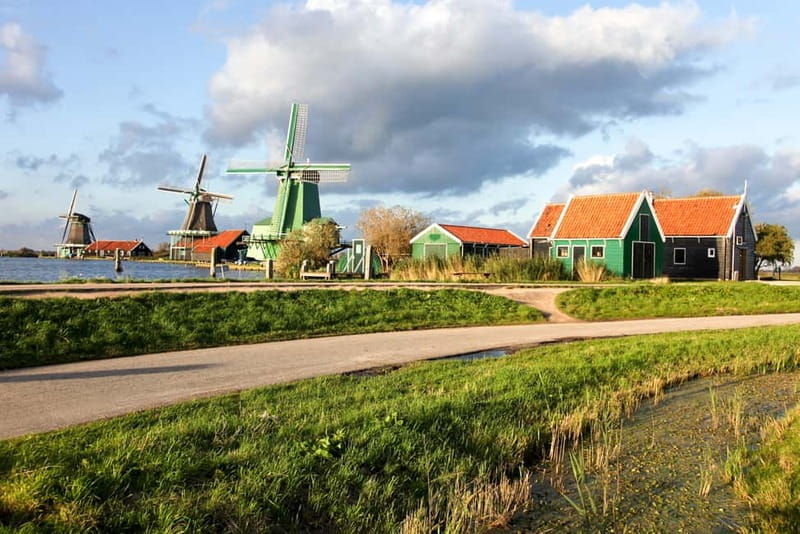 Amsterdam: Zaanse Schans, Marken, Volendam, & Edam Day Tour - Guides and Group Energy: Why It Often Feels Fun, Not Just Informative