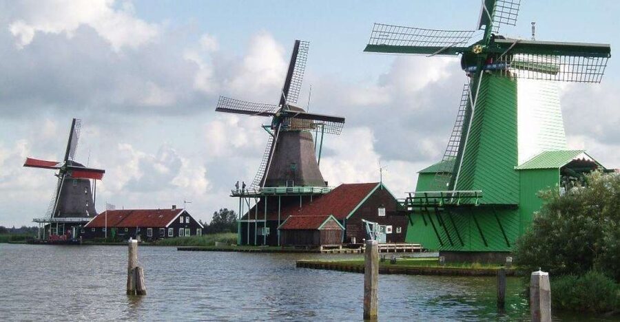 Amsterdam: Zaanse Schans Windmills Bike Tour with Guide - Why Zaanse Schans by bike feels different