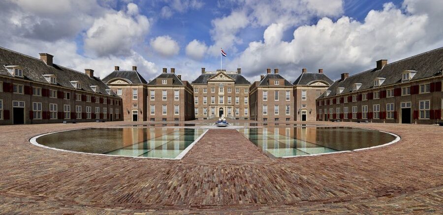 Apeldoorn: Het Loo Palace Entry Ticket - Carriages and Cars for Important Dutch Royal Moments