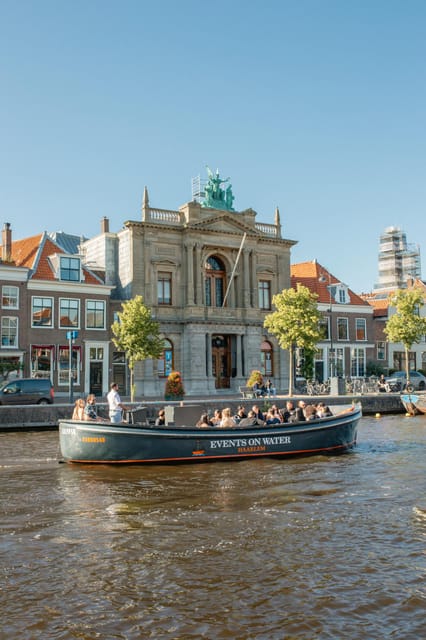 BBQ on Board Haarlem Cruise - Nieuwegracht 80 check-in and the private group vibe