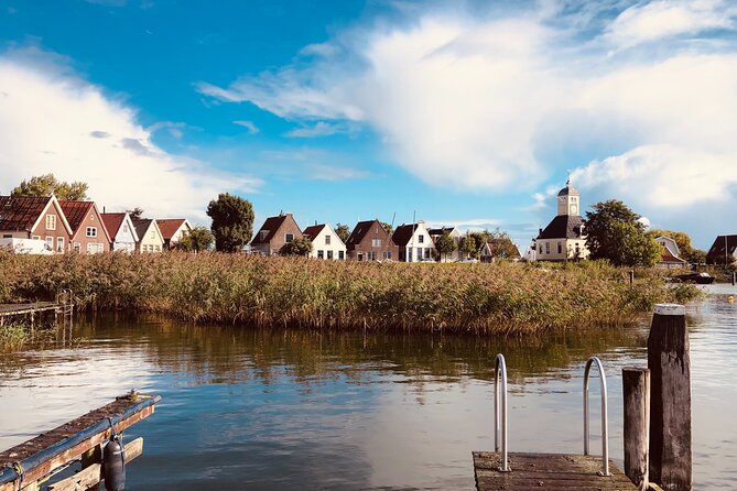 Best of Dutch Countryside: Giethoorn, Windmills, Secret Villages - Almere farm time: milk tasting and cow photo chances