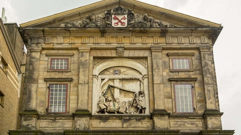 Best of Leiden: Private Walking Tour with a Local - Entering Leiden on foot from Beestenmarkt