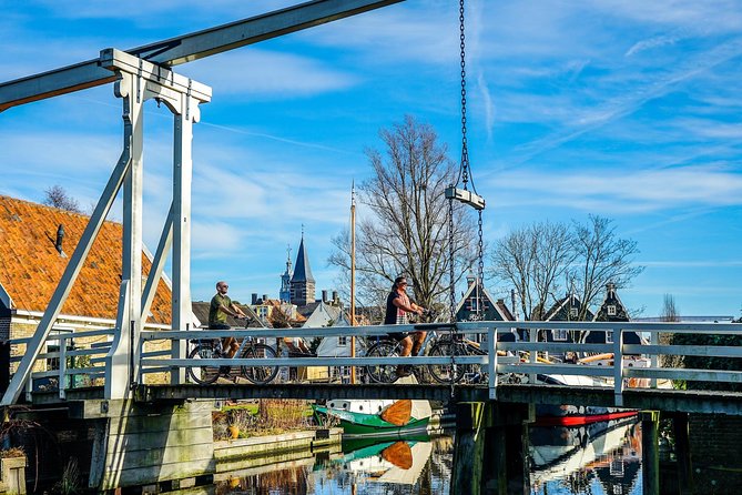 Bike rental Volendam - Explore the Countryside of Amsterdam - Going From Monnickendam to Marken: Bridges, Wooden Facades, and the 10 km Dike